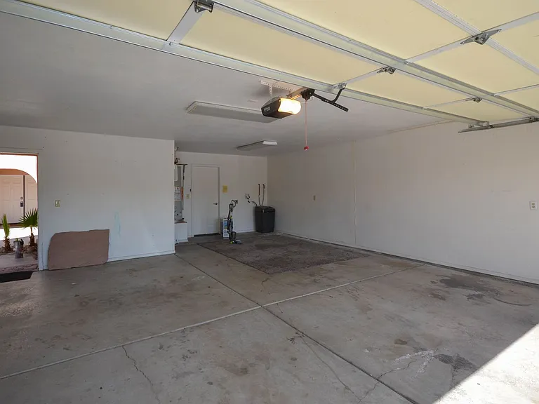 2911 Country Club Dr — Photo 32