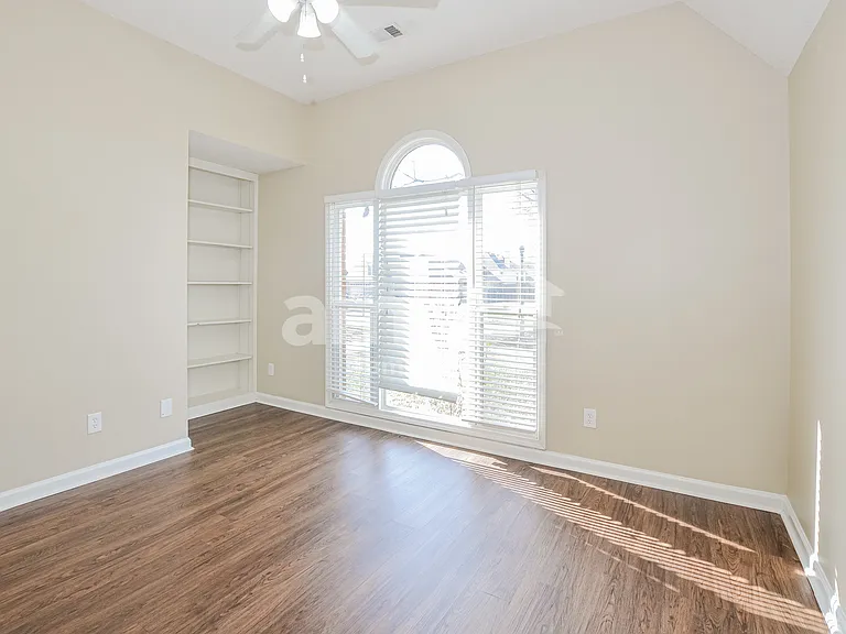 1926 Bohemia Dr — Photo 15