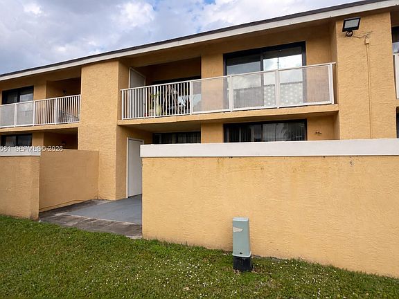 3rd image of 500 NW 214th St APT 103