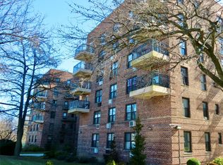 226-26 Union Turnpike #2J, Oakland Gardens, NY 11364