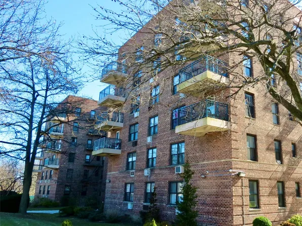 226-26 Union Turnpike #2J, Oakland Gardens, NY 11364