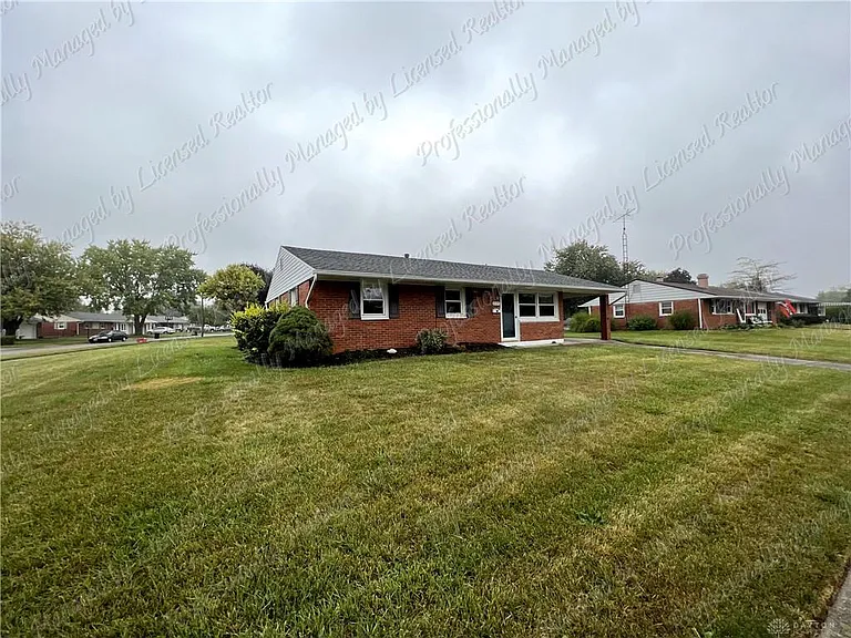 635 Cyril Ct — Photo 2