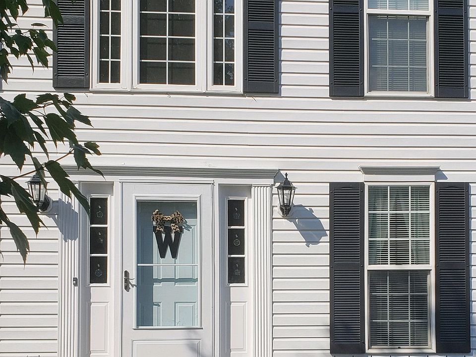 2nd image of 8221 Clover Ln