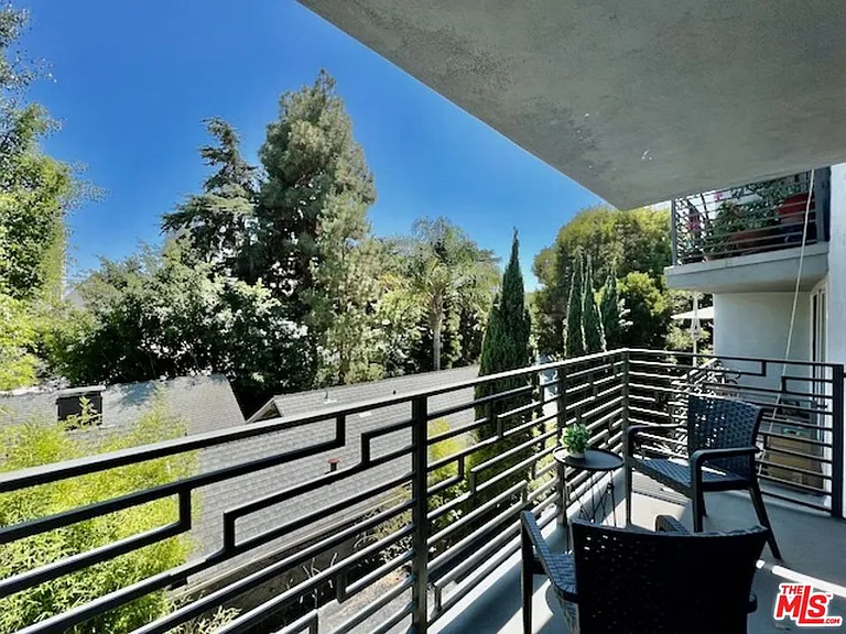 1920 Hillcrest Rd #8 — Photo 3
