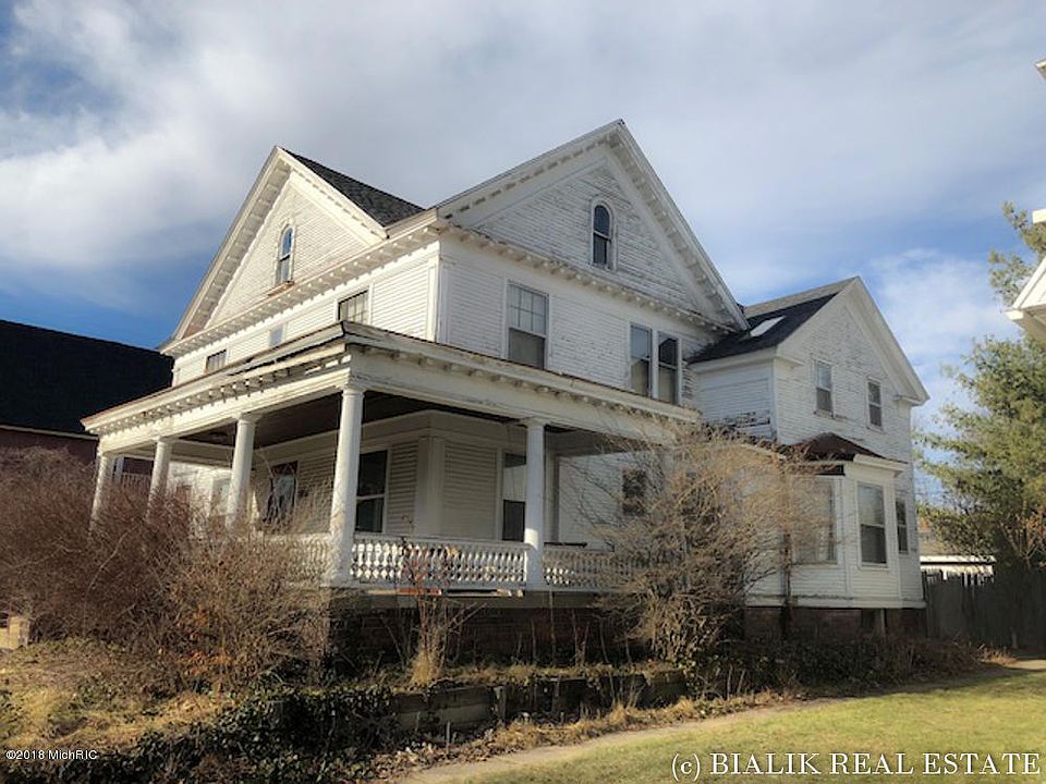 1st image of 611 Fountain St NE