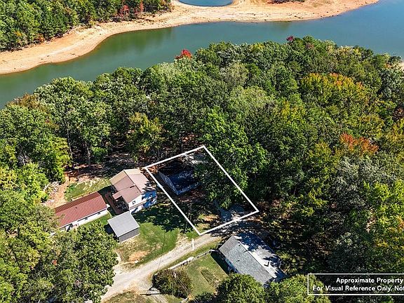 4th image of 491 Fruit Hill Rd