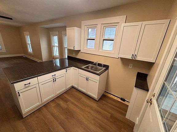 5th image of 1159 E Saint Clair St