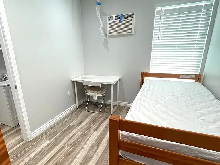 3823 Walton Ave — Photo 11
