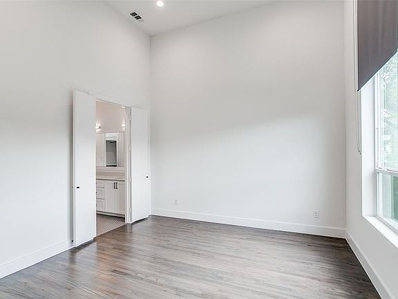 5th image of 5915 Hudson St #106