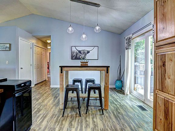 4th image of 2323 S Timberlane Dr