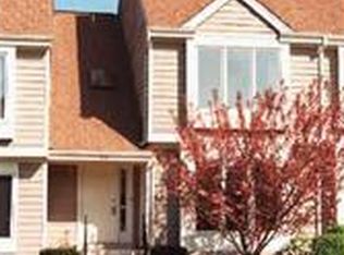 1048 Trevino Ln, Herndon, VA 20170