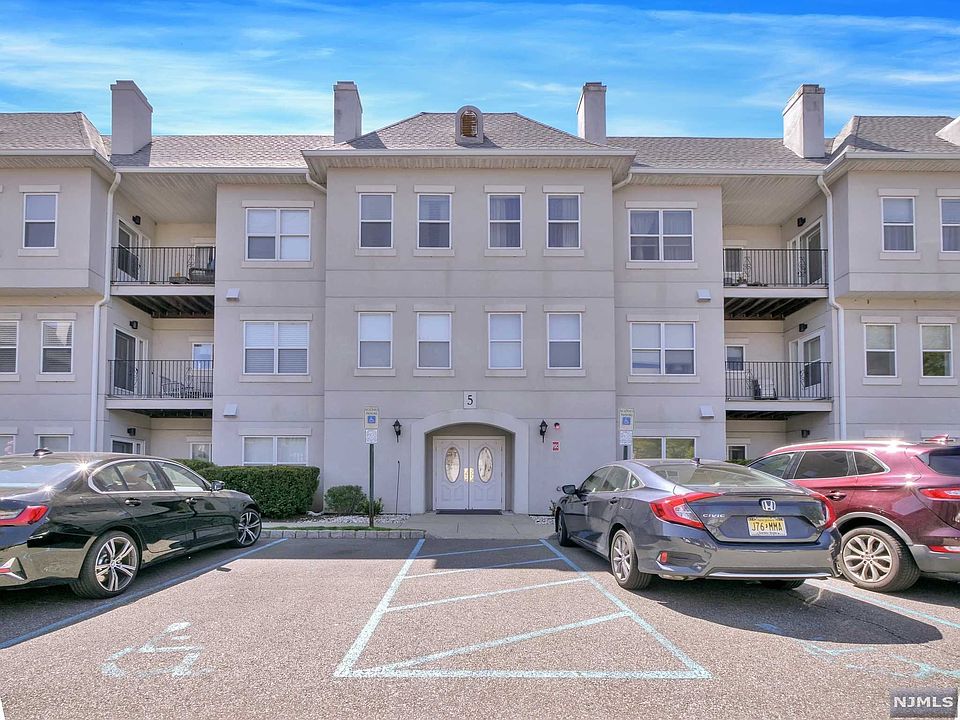1st image of 513 Brittany Dr