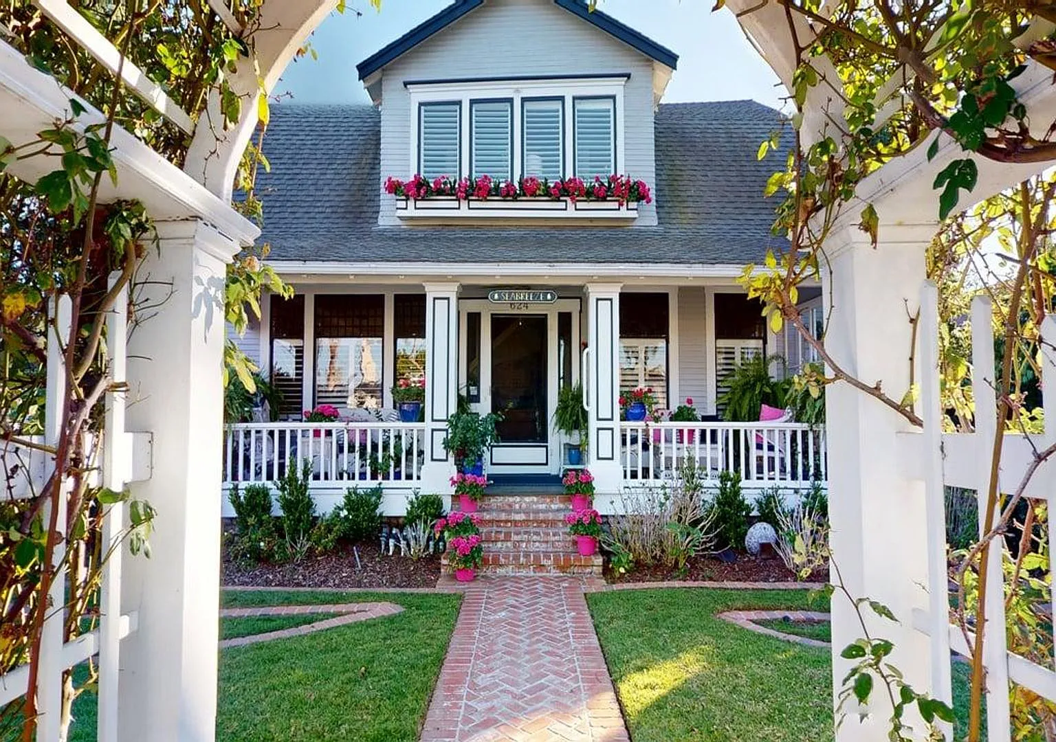 Spacious Historic Home on a Large Corner Lot - Walkable to Many Restuarants and Parks — Photo 4