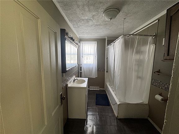 5th image of 101 W Woodyard Ave