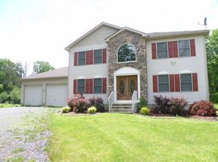 126 Hazelnut Ct, Long Pond, PA