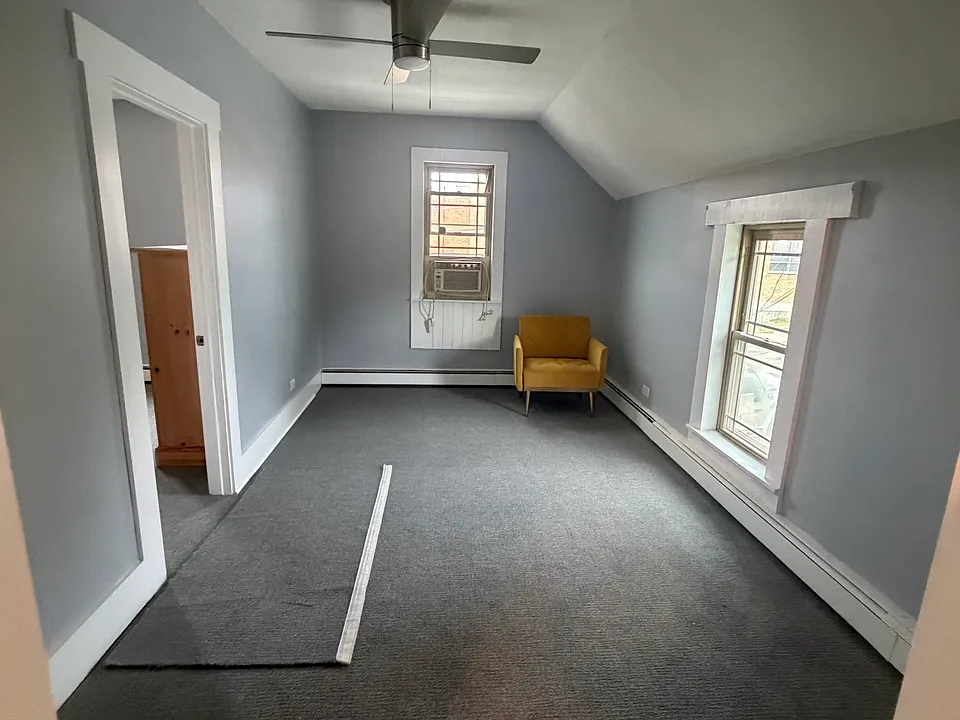542 Czacki St #2