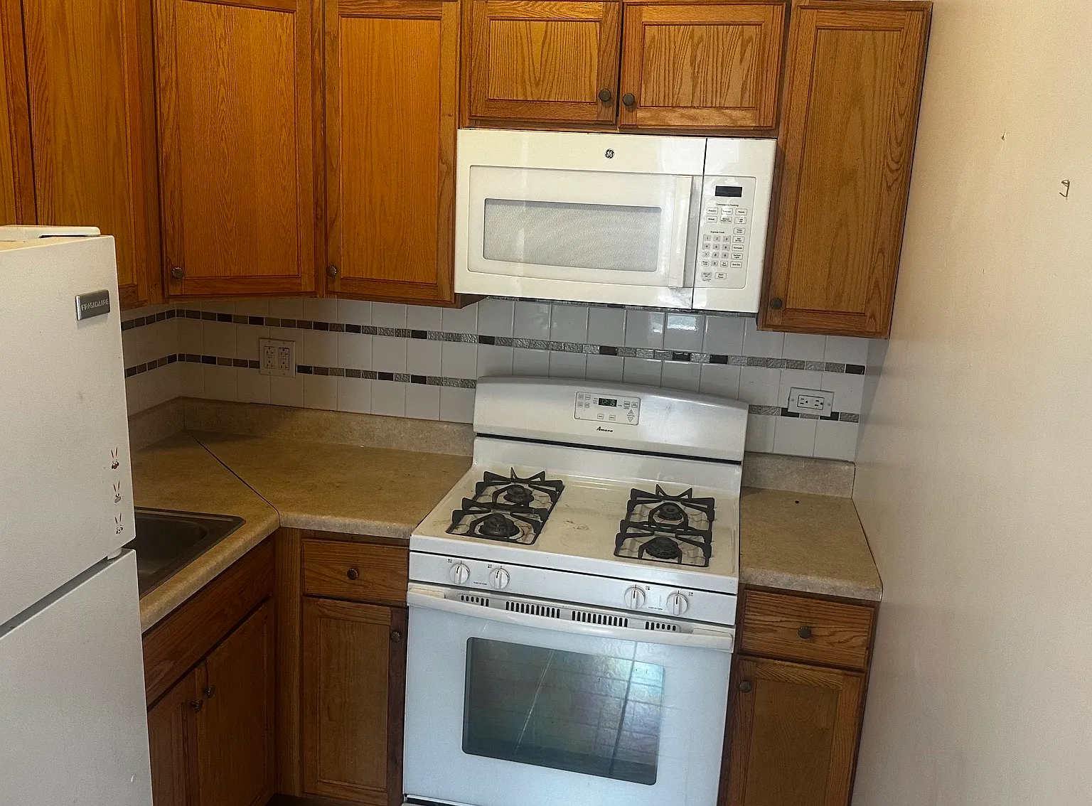 1 bed, 600 sqft, $1,050 — Photo 2