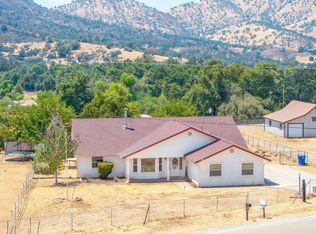 7115 Live Oak Dr, Sanger, CA 93657