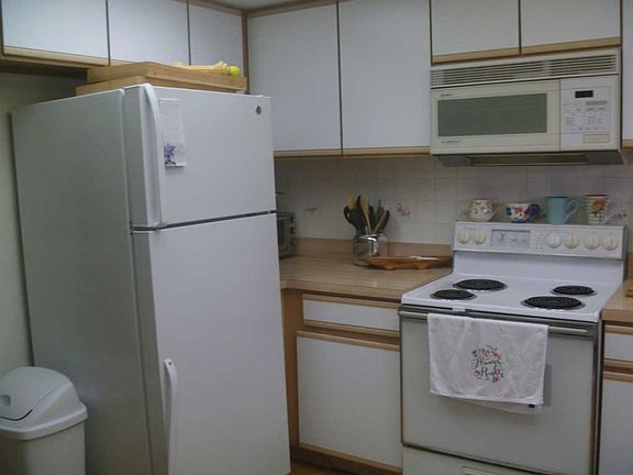 4th image of 1263 SW Thelma St