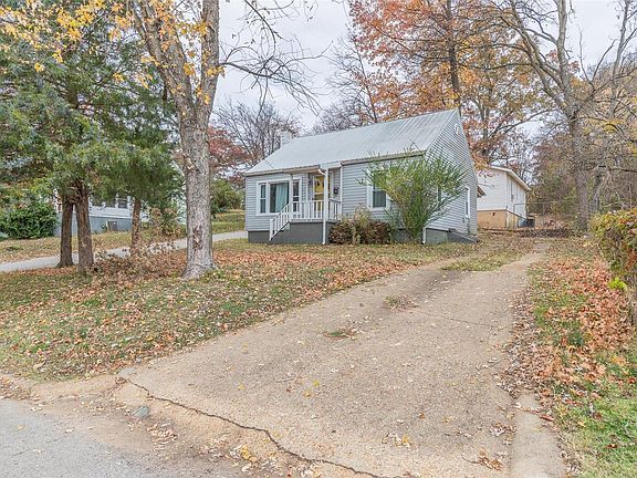 3rd image of 1225 Forest Ln