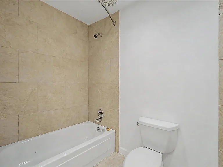 7575 Katy Fwy #4 — Photo 36