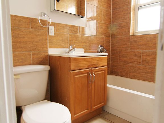 4th image of 47-31 37th St #4