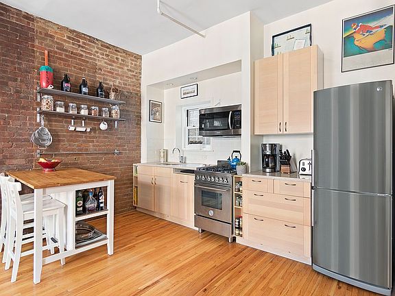 2nd image of 162 E 91st St APT 4B