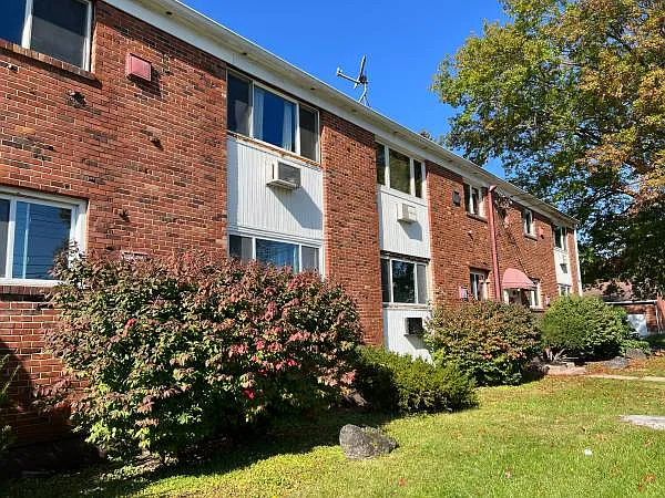 27 Tompkins St #B3