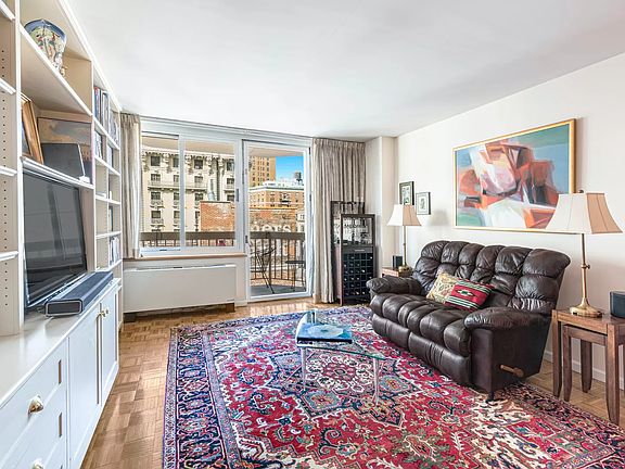 2nd image of 201 W 72nd St APT 11G