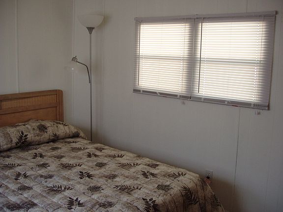 5th image of 284 Debbie Ave