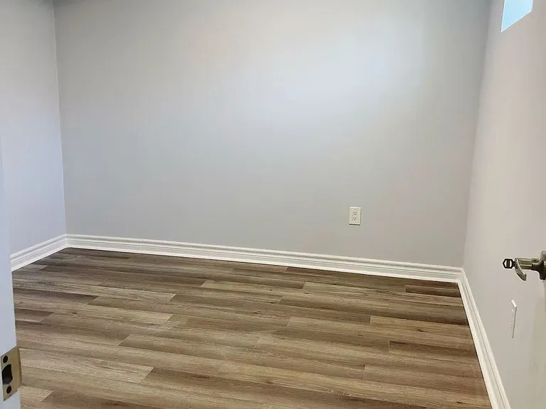 21 Weekes Ave #BASEMENT — Photo 8