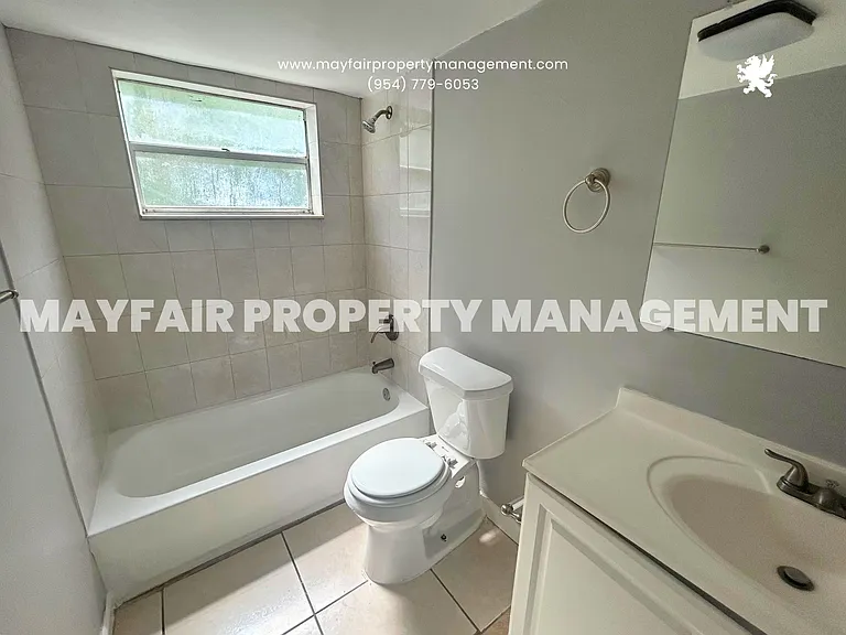 1440 NW 22nd St #6 — Photo 8