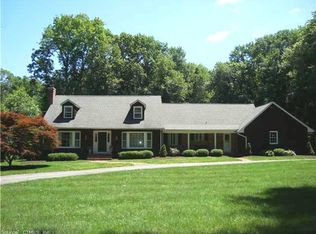 26 Country Club Dr, Woodbridge, CT 06525