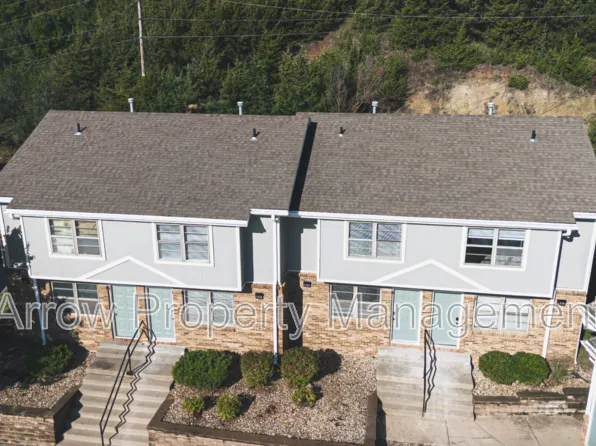 1322 S Jackson St, Junction City, KS 66441