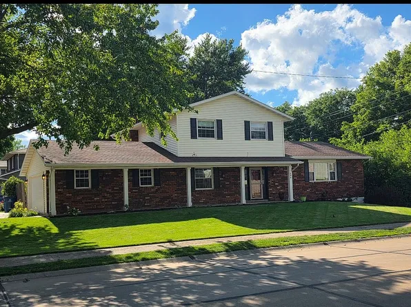 406 S 8th St, Eldridge, IA 52748