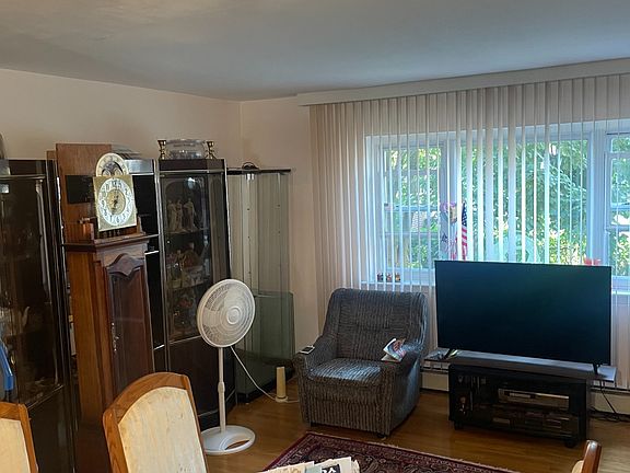 4th image of 407 City Island Ave #140