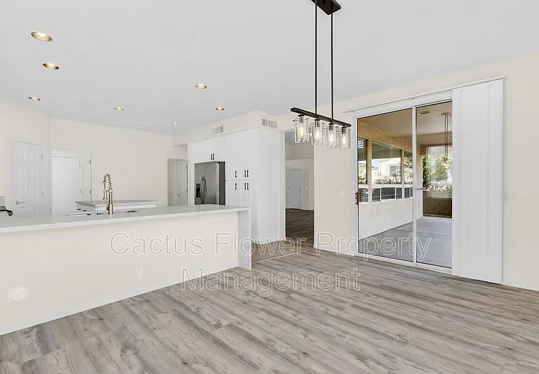 846 W Carob Dr — Photo 9