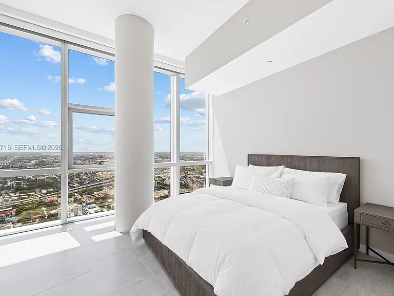 851 NE 1st Ave #Penthouse 5402 — Photo 18