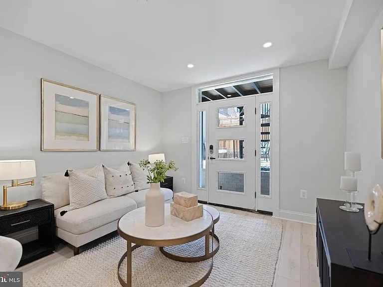 1318 Kenyon St NW — Photo 2