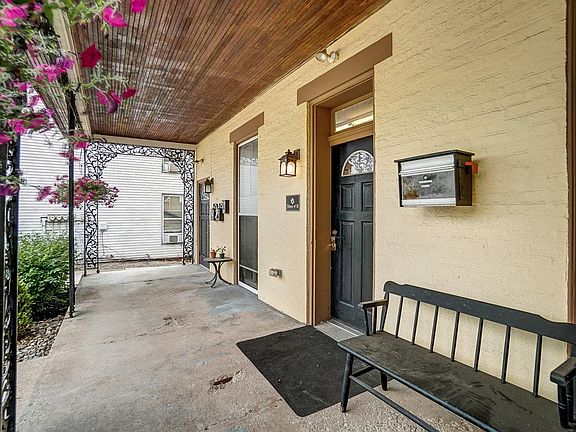 4th image of 127 N Broadway St