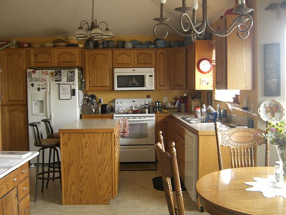 Kitchen with Tharp cabinets 