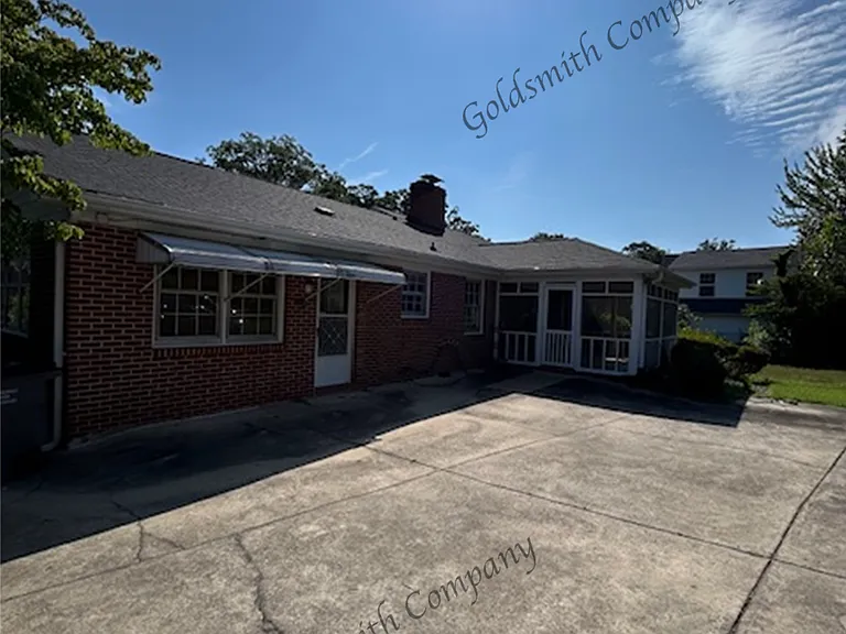 2 Woodfern Cir — Photo 11