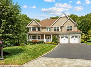 4 Dream Works Ct, Northport, NY 11768