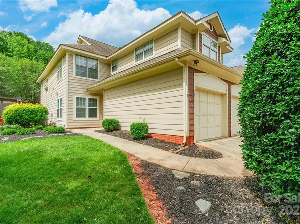 5832 Amity Springs Dr, Charlotte, NC 28212