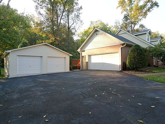2-car attached & 2-car detached garage