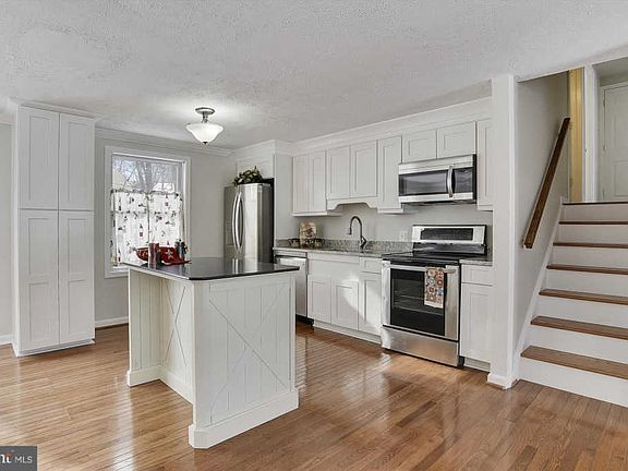 4th image of 4009 Buckingham Ct