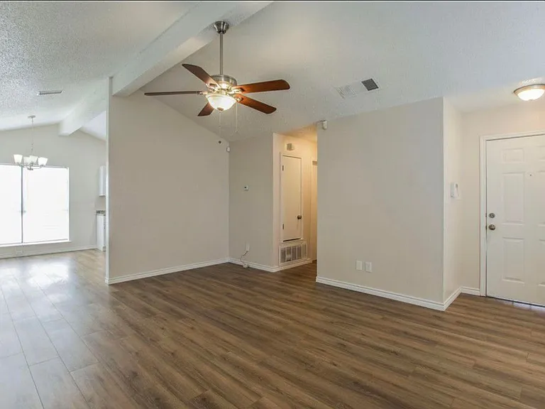 2504 Magnum Cir — Photo 3
