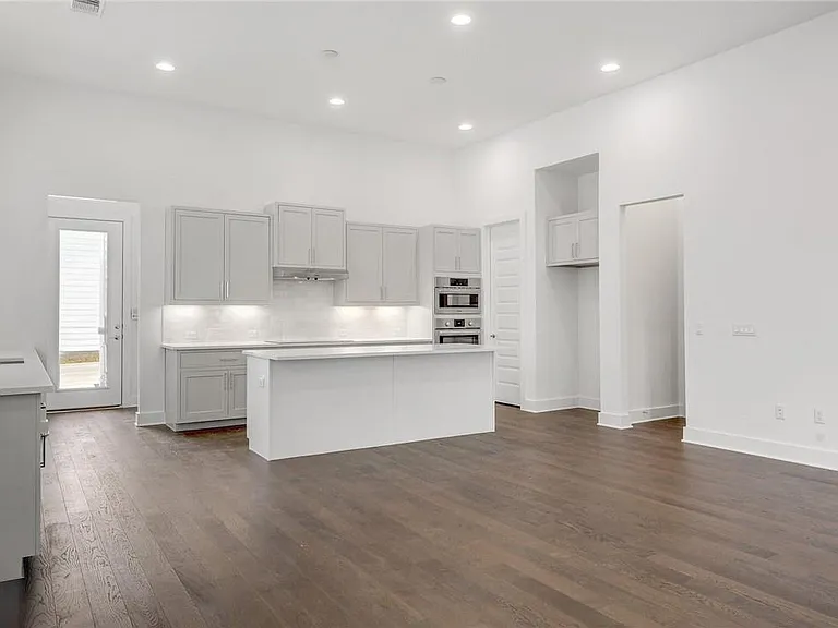 4502 Grassland Dr — Photo 13