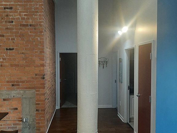 5th image of 401 W Shoreline Dr Unit 200