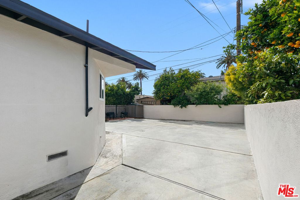 2821 S Sycamore Ave, Los Angeles, CA - View 3